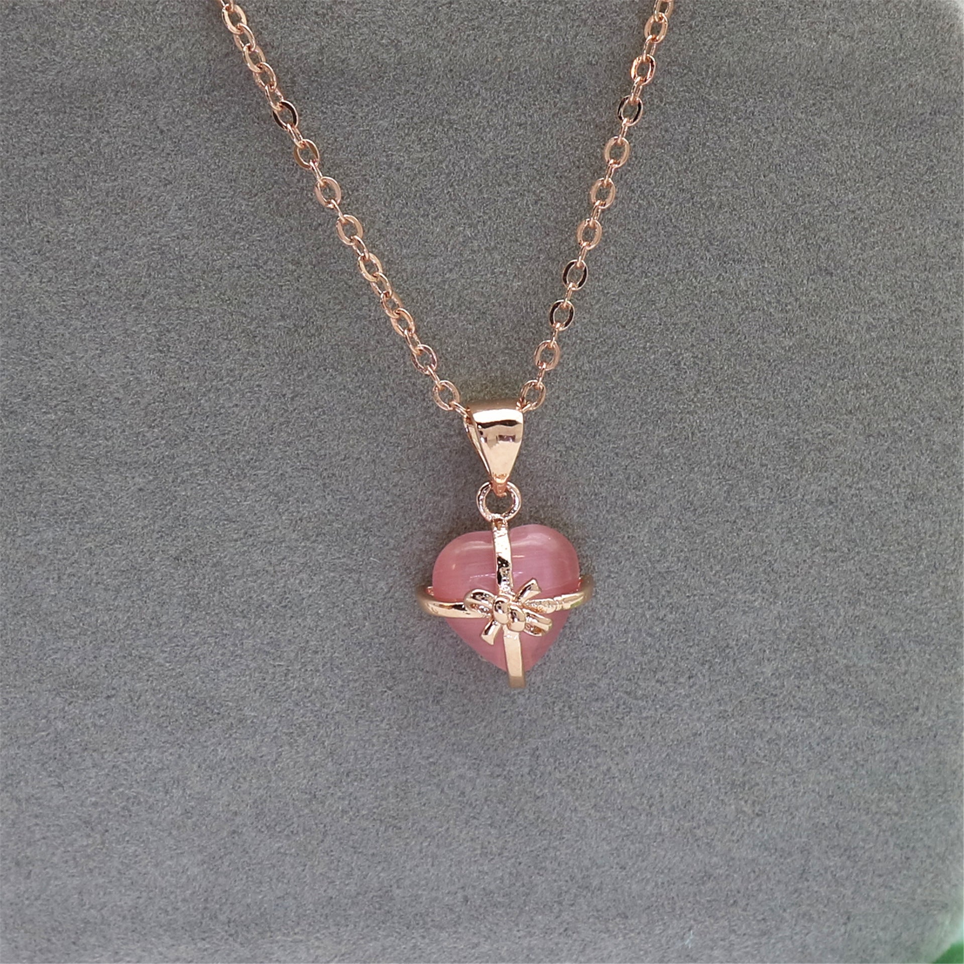 Anhänger aus Natur-Edelstein, Rosen-Anhänger