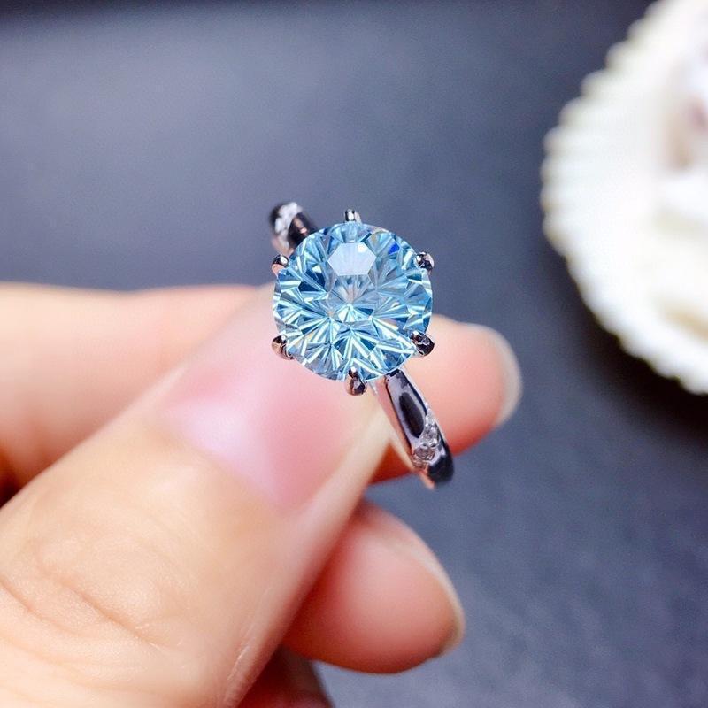 Ring mit blauem Topas „Natürliches Feuerwerk“