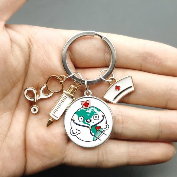 Llavero de jeringa y estetoscopio para personal médico