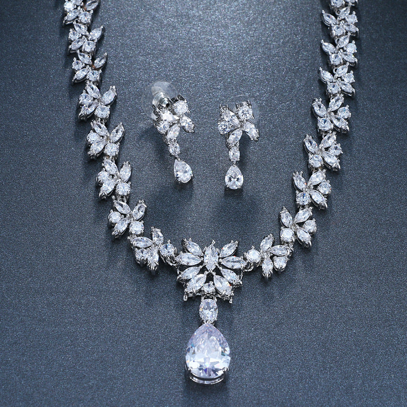 Exquisites Zirkon-Halsketten-Ohrring-Set