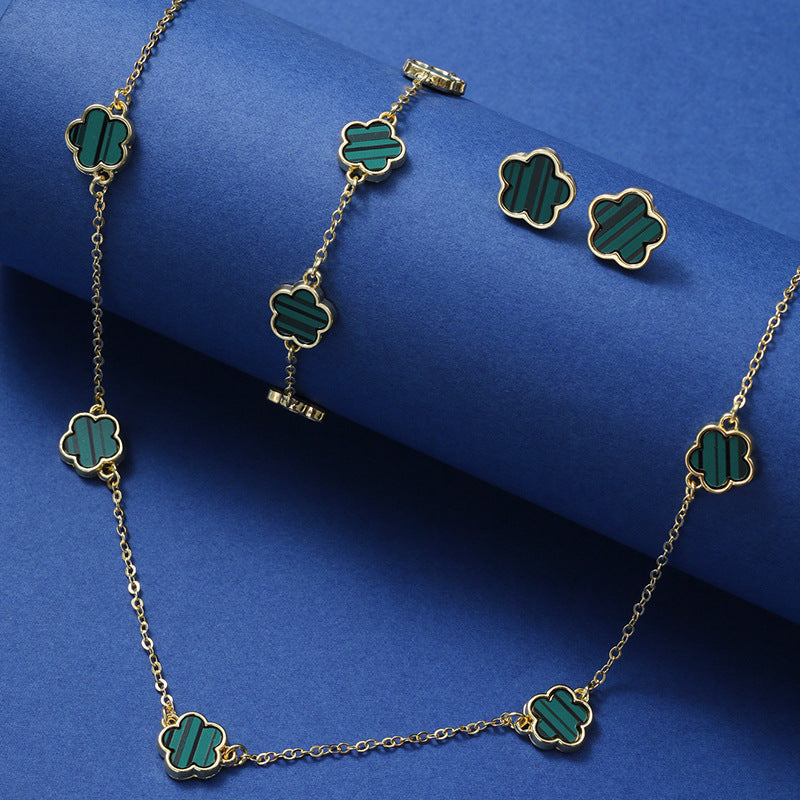 Glückliche Fünf-Blüten-Blumen Ohrstecker Halskette Armband Dreiteiliges Set