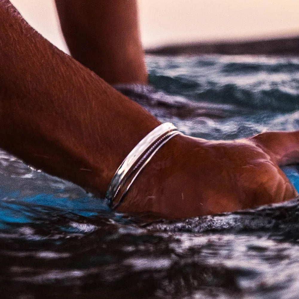 Accesorios Pulsera para hombre de acero inoxidable, diseño abierto, sencilla y elegante