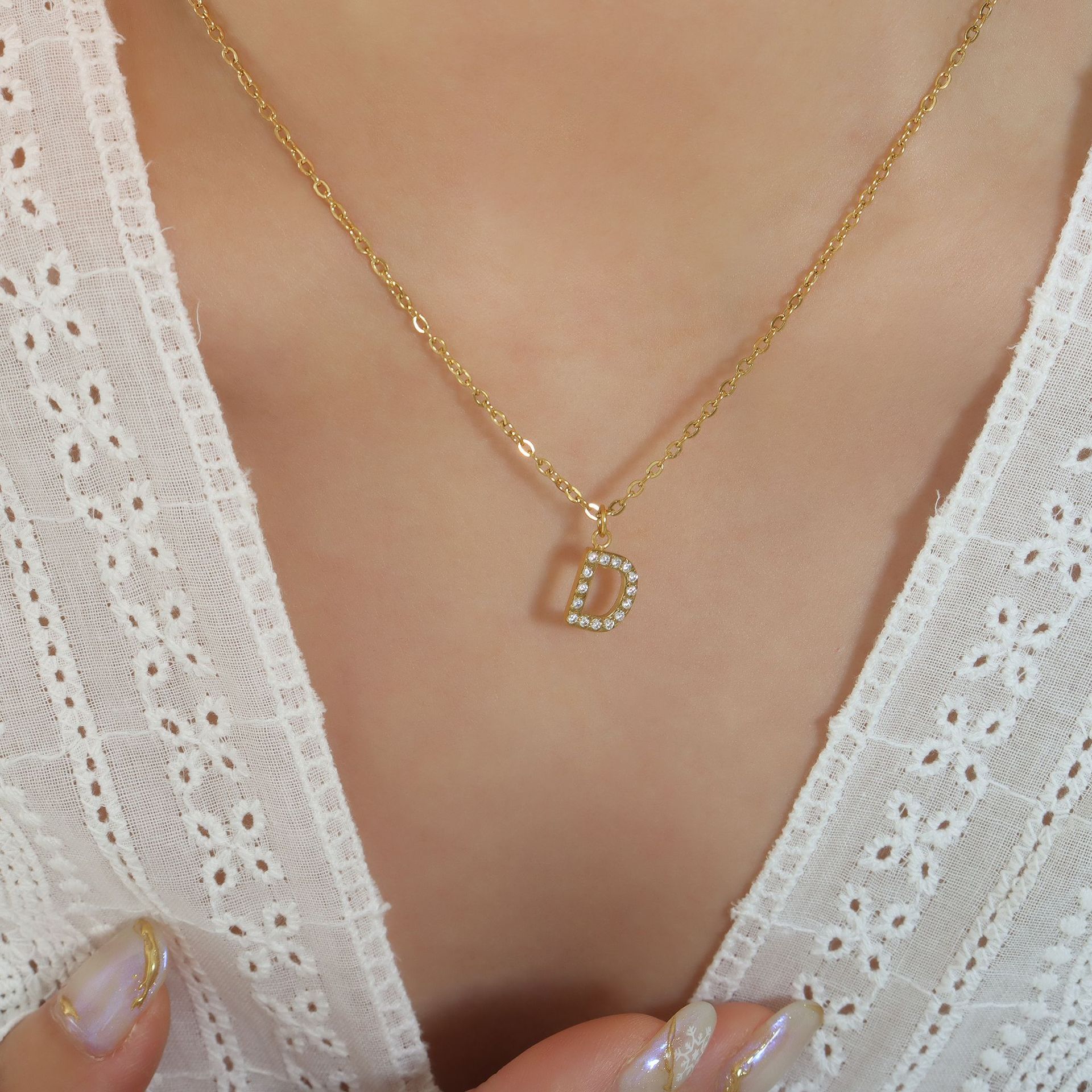 Kleiner duftender Stil Modetrend Niedliches Temperament 26 persönliche Buchstaben Zirkonia Halskette Titanschmuck