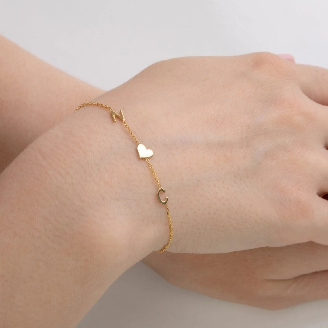 Pulseras personalizadas con letras y nombres para mujer, hombre y niño, de acero inoxidable, color oro, iniciales, pulsera con corazón, joyería, regalo de cumpleaños