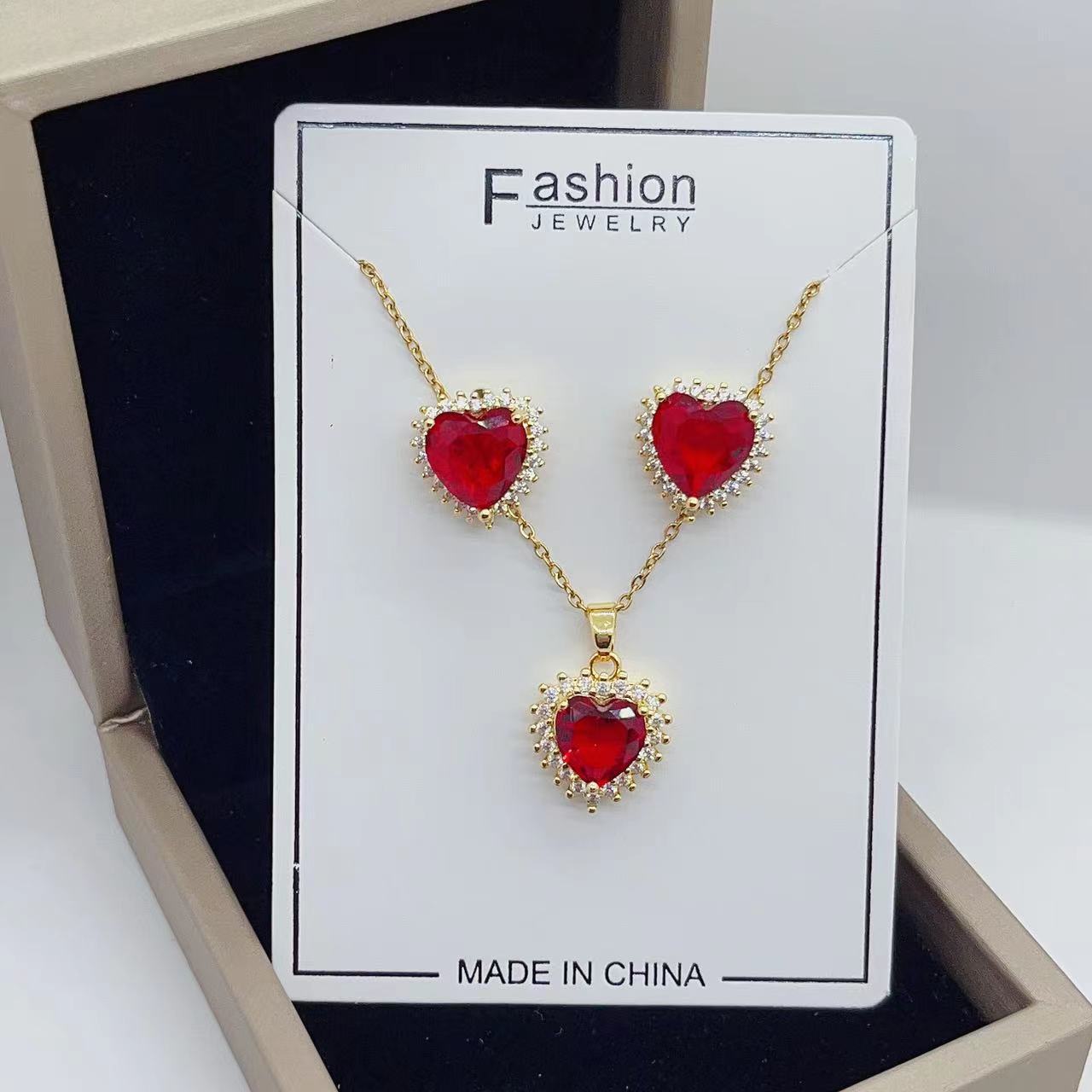 Copper Micro Inlaid Zircon Peach Heart Fashion Simple Necklace