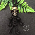 Colgante de coche con calavera, cuchillo antiguo y llavero