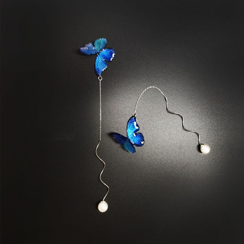 Pendientes largos de plata de ley S925 con perlas y mariposas azules