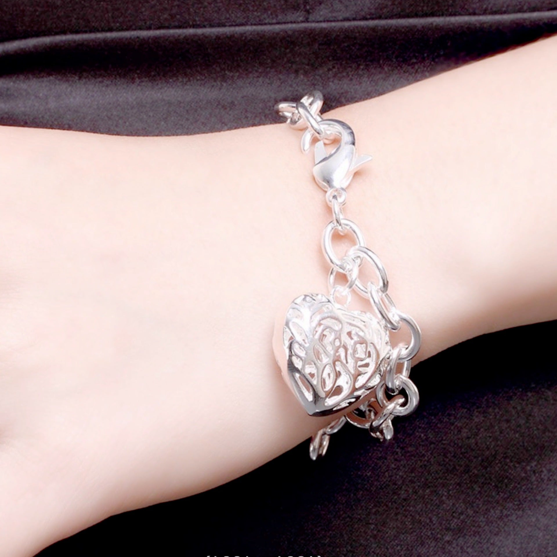925 Silver Thread Hollow Heart Bracelet