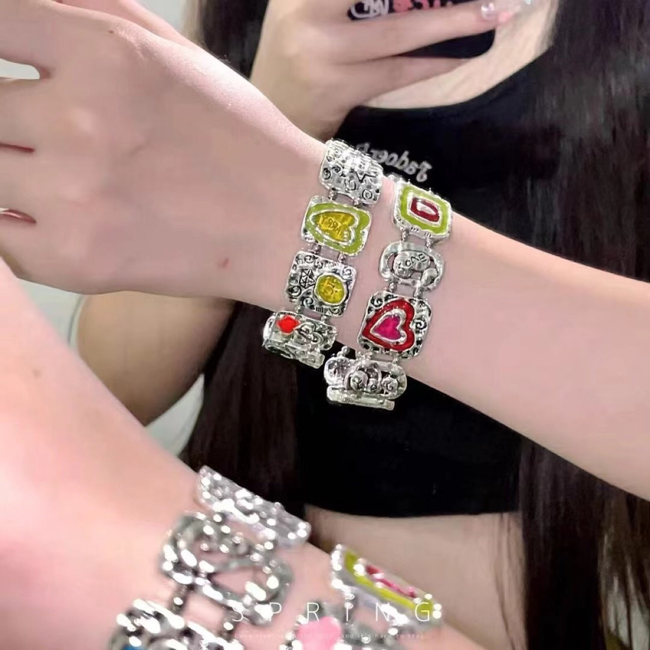Pulsera Esmaltada en Relieve Chica Atrevida