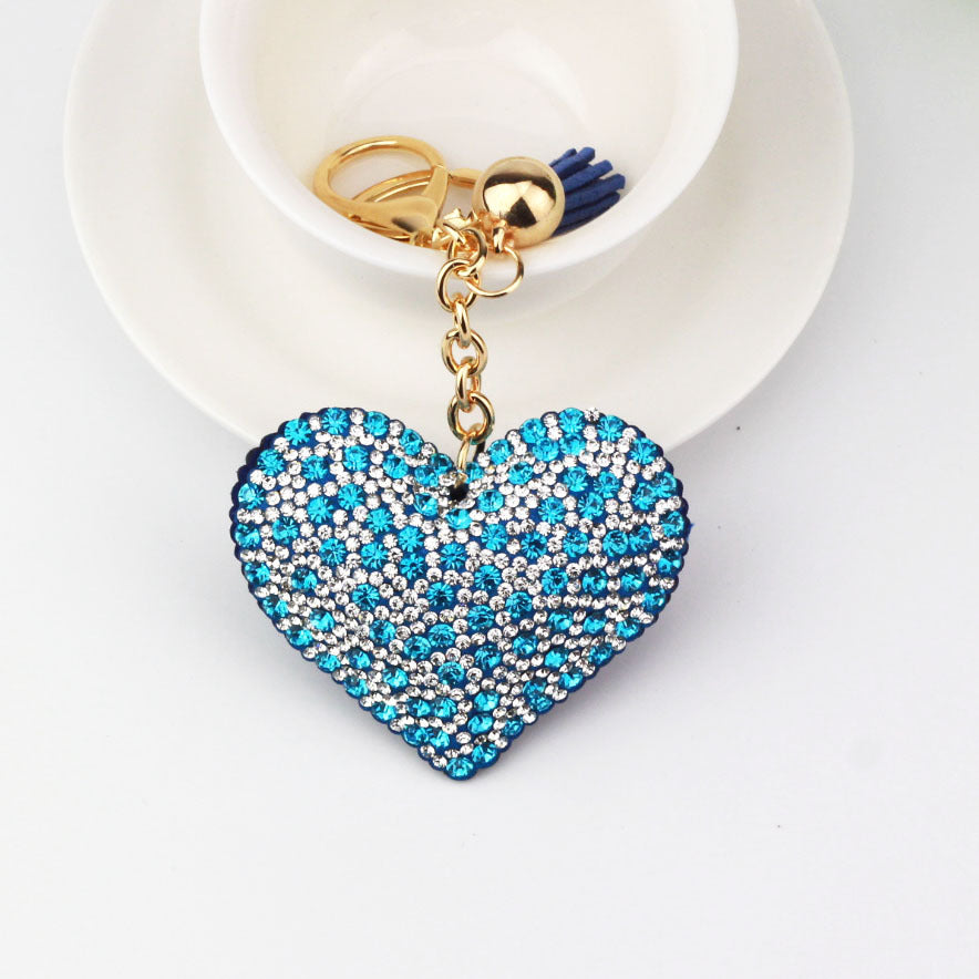 Llavero de franela con forma de corazón de durazno y diamantes de colores