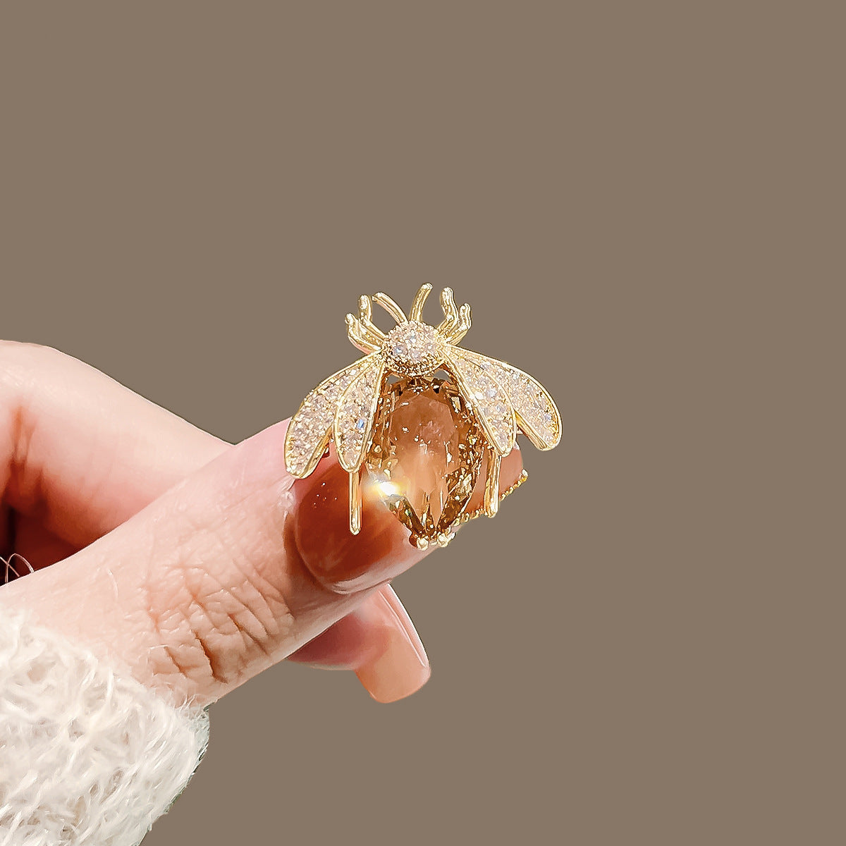 Nuevo Broche de Aleación de Alta Sensación de Nicho de Alta Gama, Pin para Abrigo y Traje, Corsage Versátil de Alta Gama