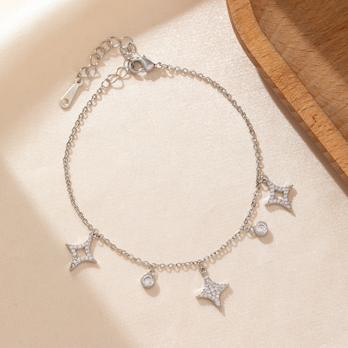 Sparkling tassel zircon four-pointed star bracelet