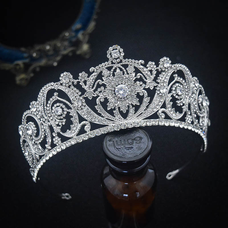 Tocado de moda de novia con circonitas