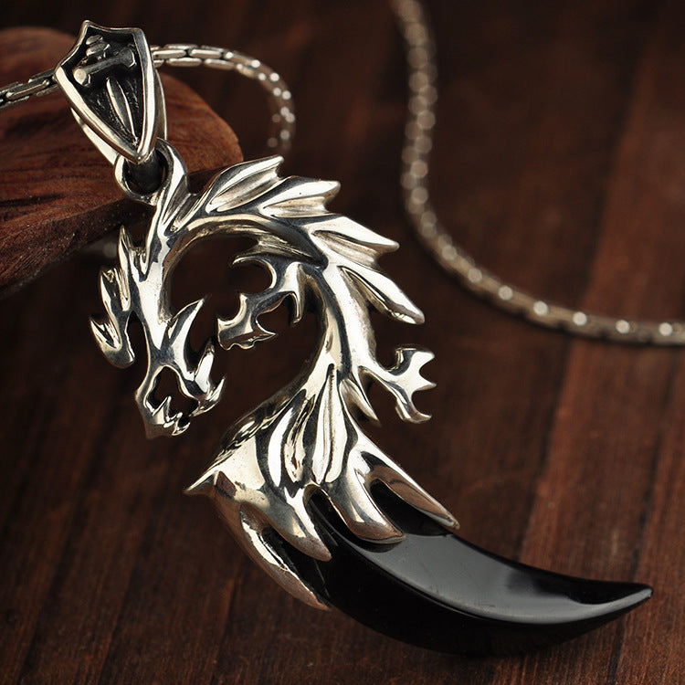 Kleiner schwarzer Silberschmuck Großhandel 925 Sterling Silber Ornament Schwarzer Achat Halbmondhahn Herrenmode Power Stil Personalisierter Anhänger