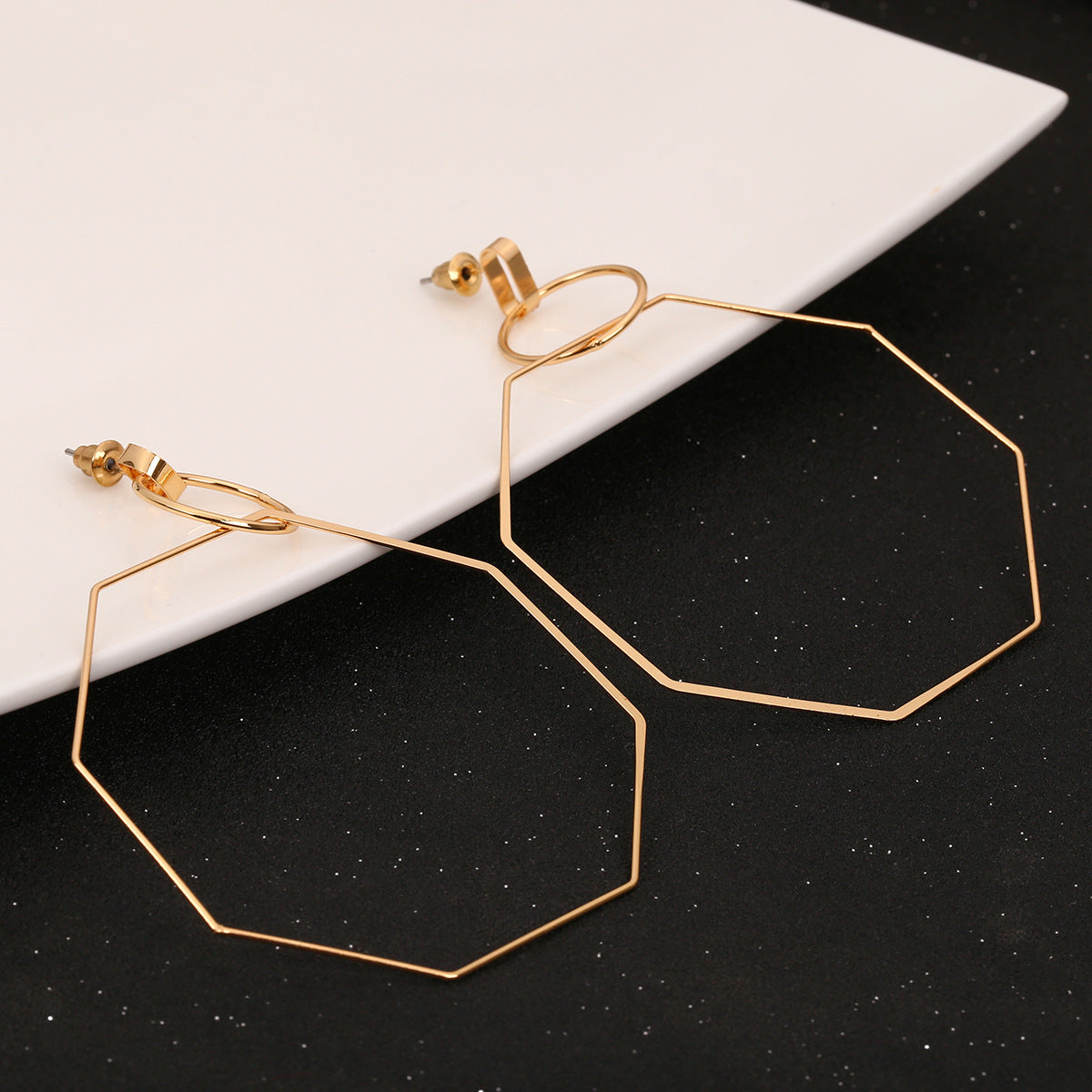 Einfache Business-Ohrringe mit geometrischen Elementen für Damen