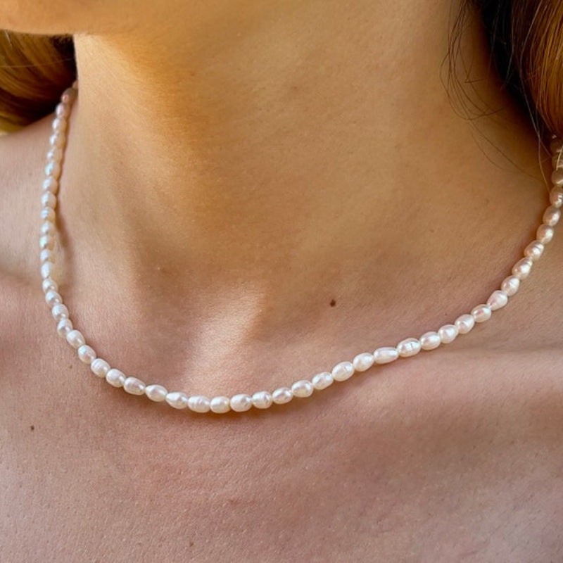 Collar de perlas de agua dulce naturales para mujer, estilo dulce y fresco, cadena de clavícula de lujo ligero, diseño minoritario