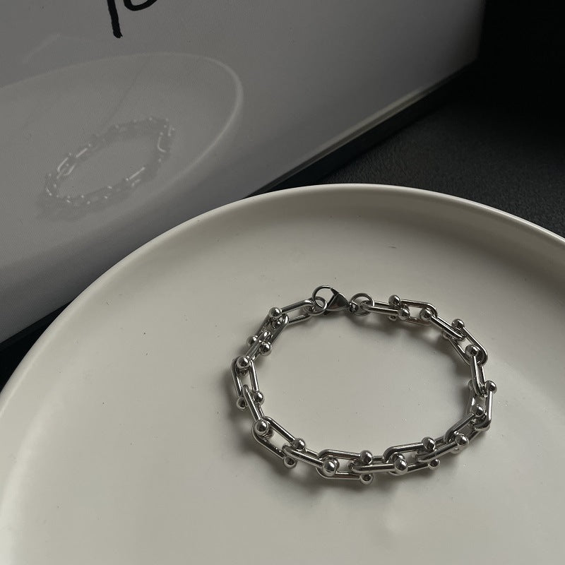 Minimalistischer Herrenarmband mit Hufeisenkette