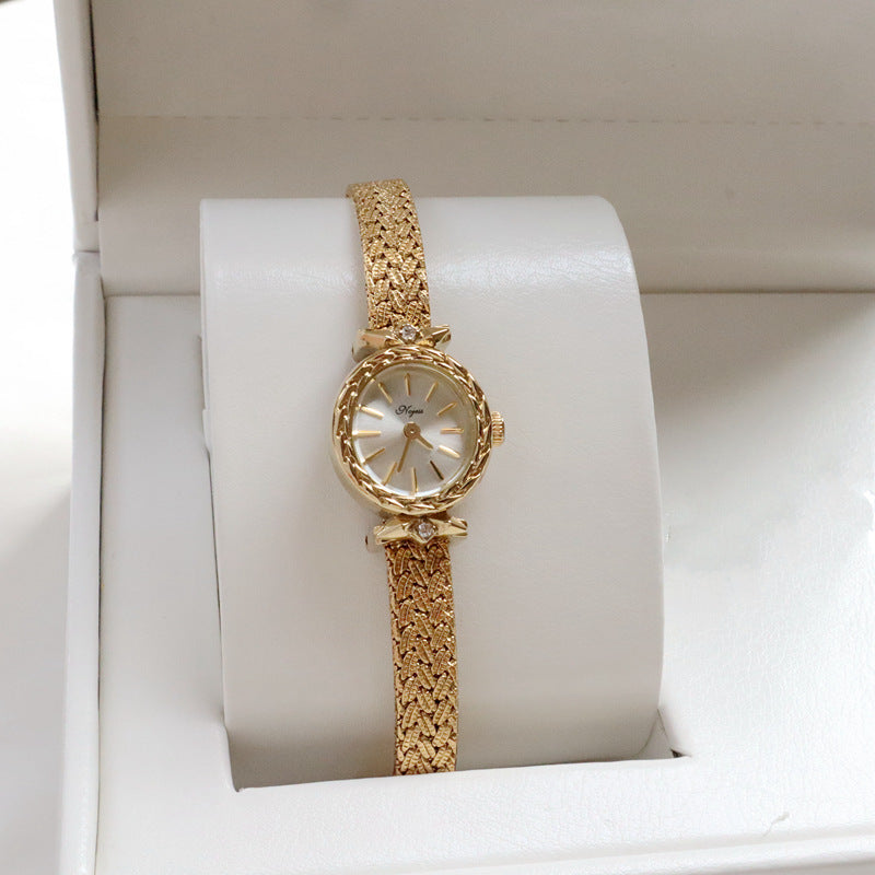 Reloj de mujer pequeño Simple Retro, de interés especial, de lujo ligero, dorado