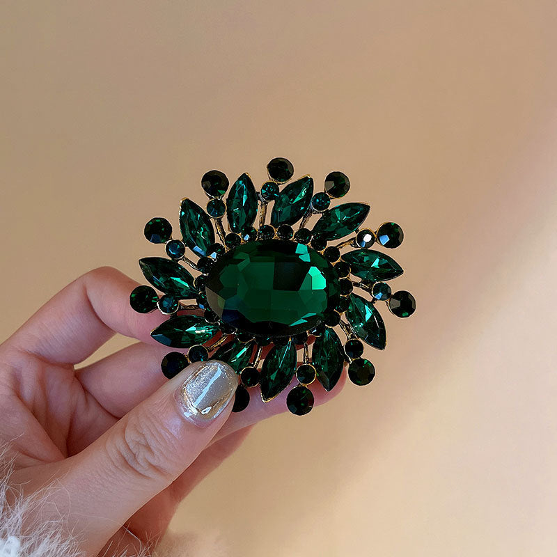 Französische Smaragd- und Diamantbrosche