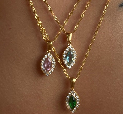 Collar de acero titanio con circonita ojo de caballo en forma de aceituna y perforación completa