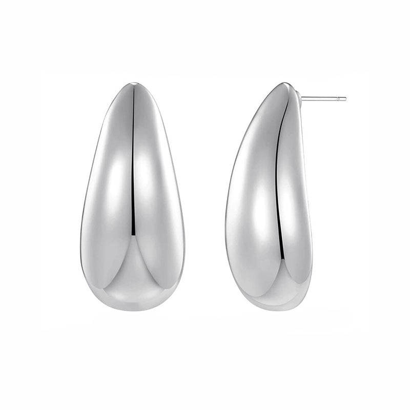 Pendientes de gota de agua de metal con un toque de lujo de nicho