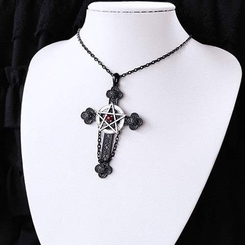 Collar gótico oscuro de cruz y pentagrama satánico