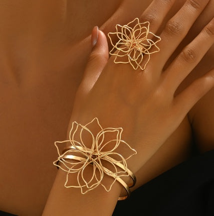 Lxalry Fashion Damen Schmuckset, Eleganter Geometrischer Gitterblumenring, Doppellagiges Glattes Offenes Verstellbares Armband Mit Eingelegtem Gitterlinien-Blumenarmband, Geeignet Für Alltag, Hochzeitsfeier