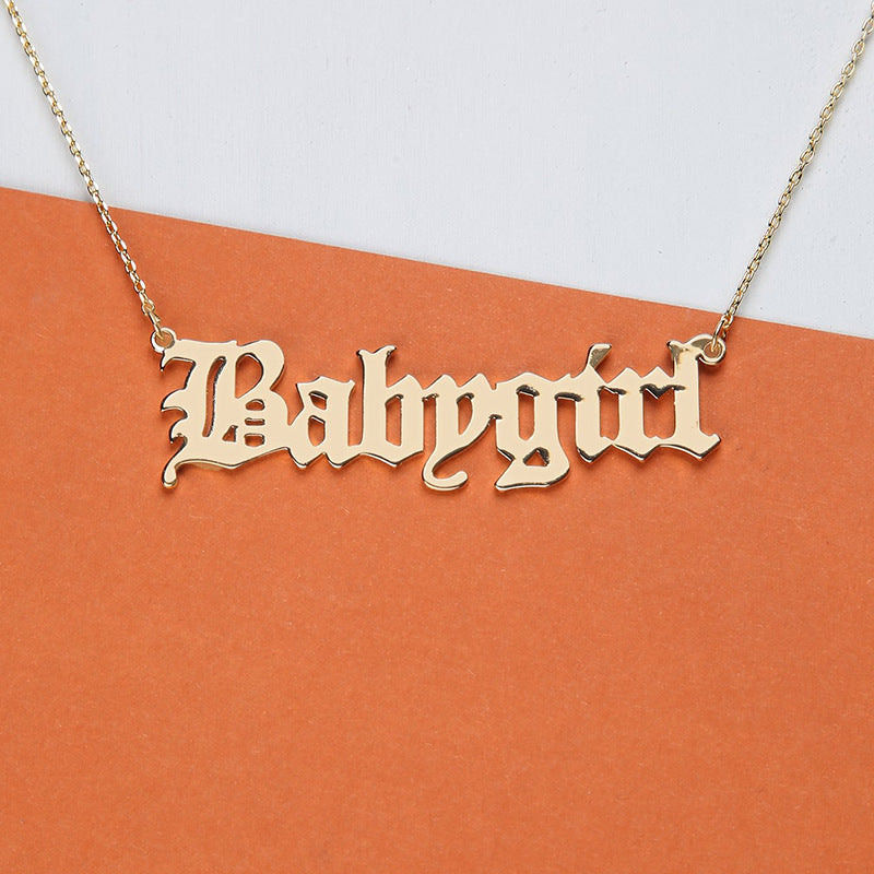 Mode-Halsketten mit Altenglischen Buchstaben „Babygirl“-Anhänger für Damen und Mädchen