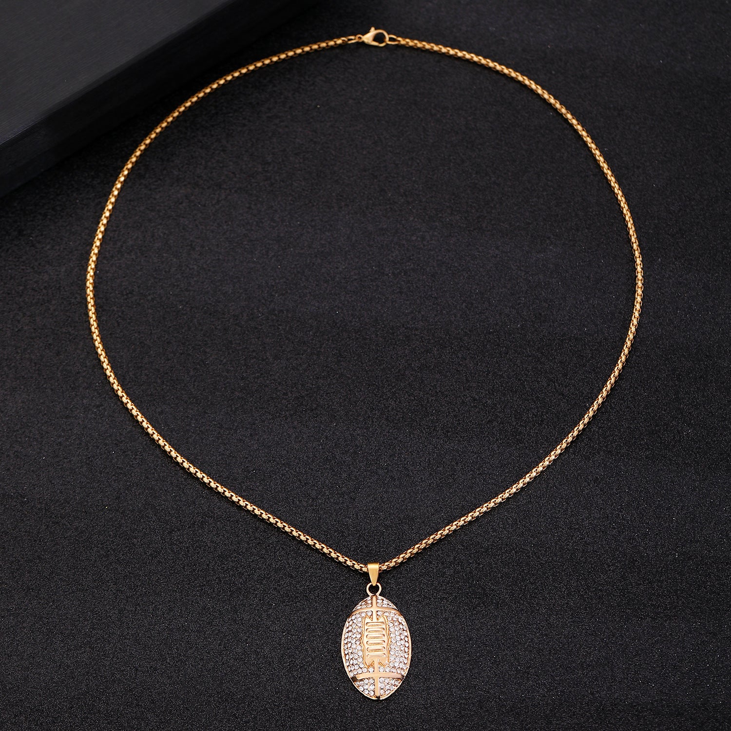 Collar con colgante de fútbol americano
