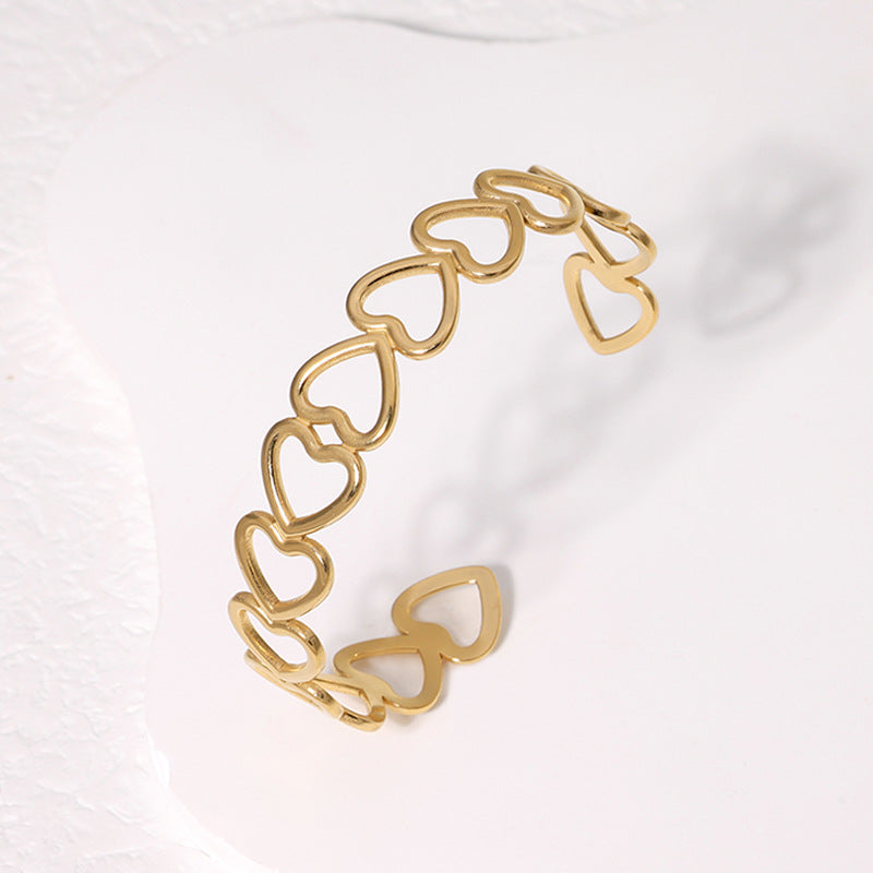 Love Heart-shaped Titanium Steel Bracelet Does Not Fade