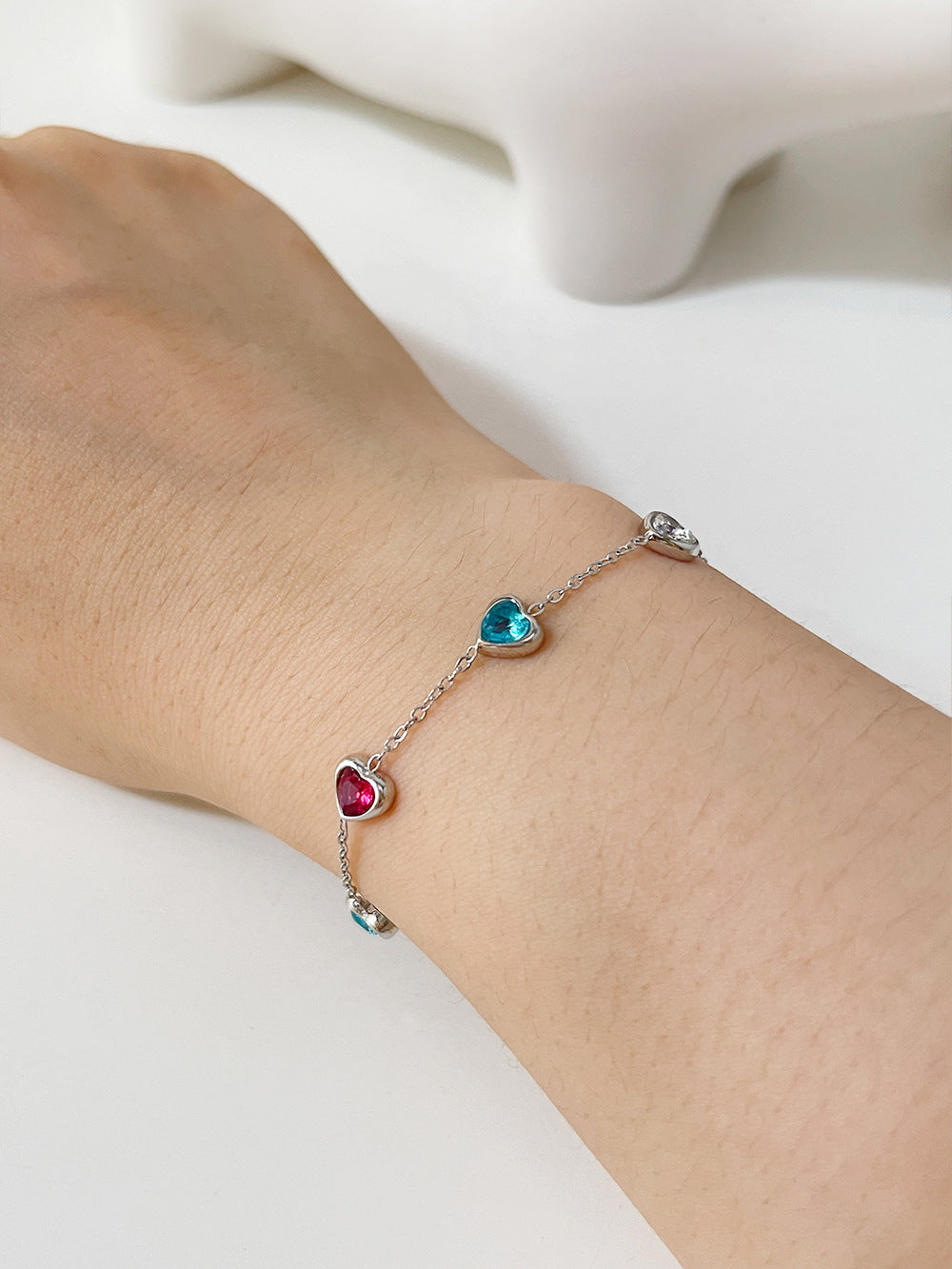 Pulsera de Acero Titanio Corazón de Amor con Zirconia Diamante, Diseño Fresco y Puro No Convencional