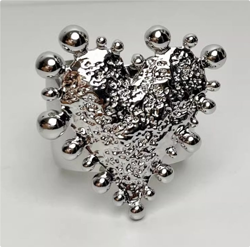 Retro Minority Design Big Love Glossy Bracelet