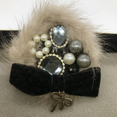 Damen-Gold-Samt-Strass-Quastenbrosche