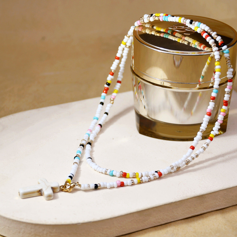 Collar de cuentas de doble capa con cuentas de colores y concha