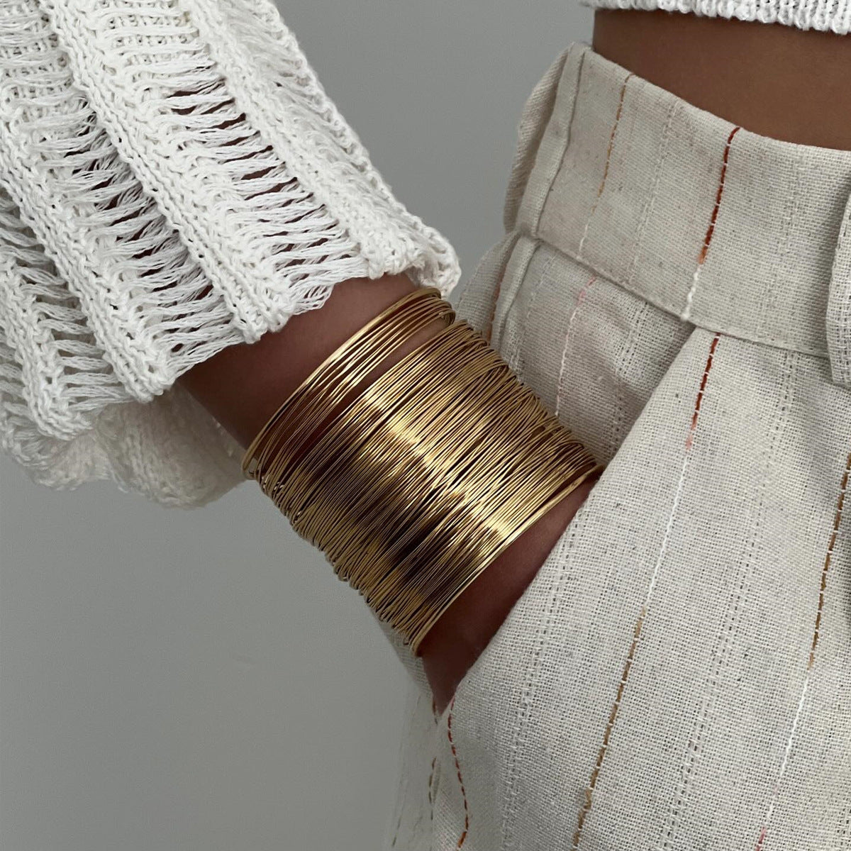 Brazalete abierto dorado exagerado de aleación para fundición a presión