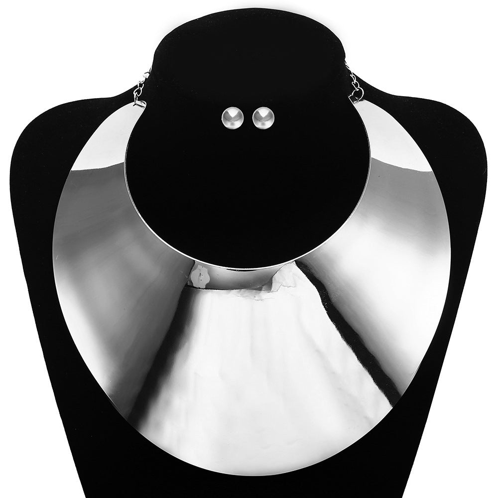 Überzogene afrikanische Metallkette mit Halsband
