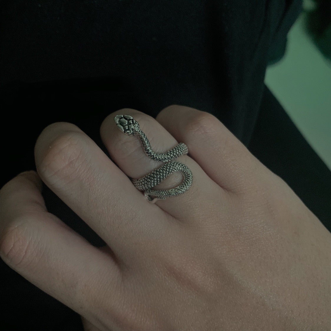 Anillo de mujer punk oscuro, masculino y a la moda