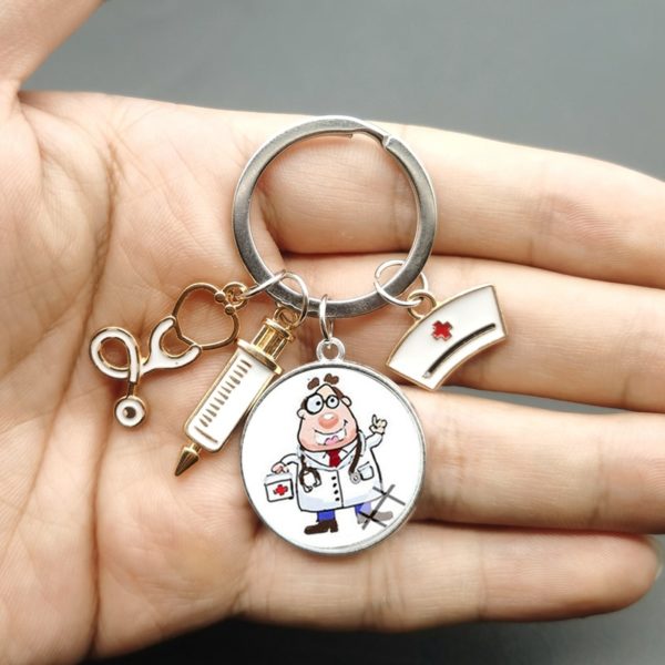 Llavero de jeringa y estetoscopio para personal médico