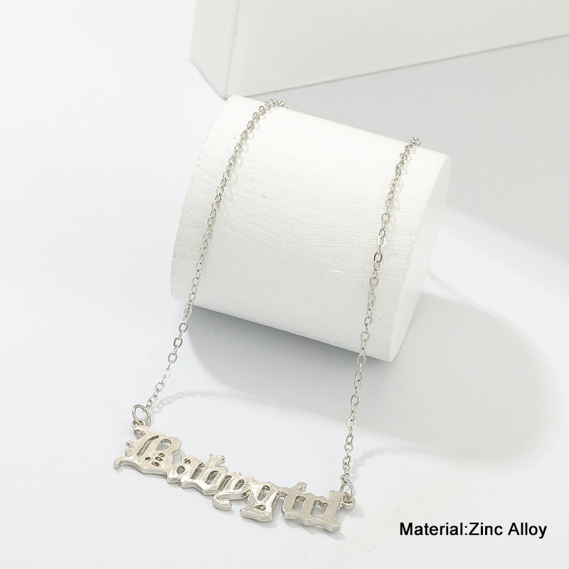 Mode-Halsketten mit Altenglischen Buchstaben „Babygirl“-Anhänger für Damen und Mädchen