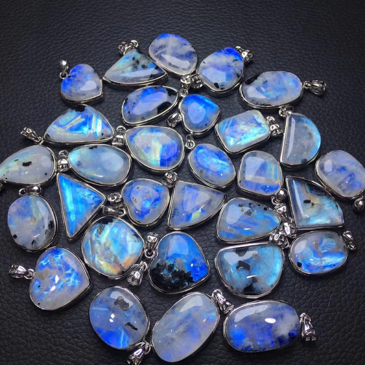 Anhänger aus natürlichem blauem Mondstein