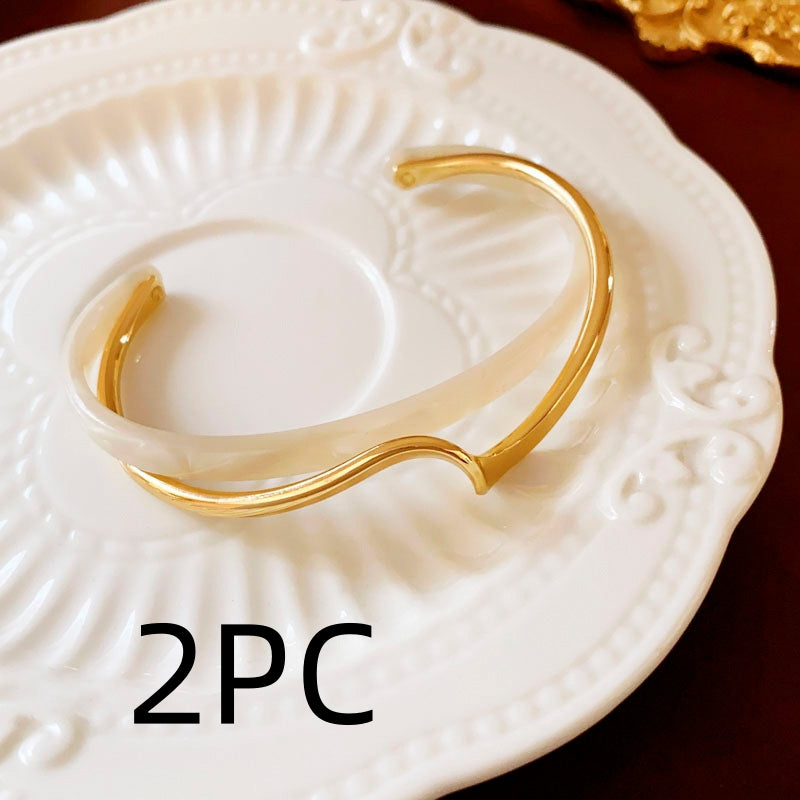 Pulsera de placa de marisco blanco metálico para mujer, apertura ajustable, diseño de 2 capas, joyería de moda femenina de lujo ligero, regalos