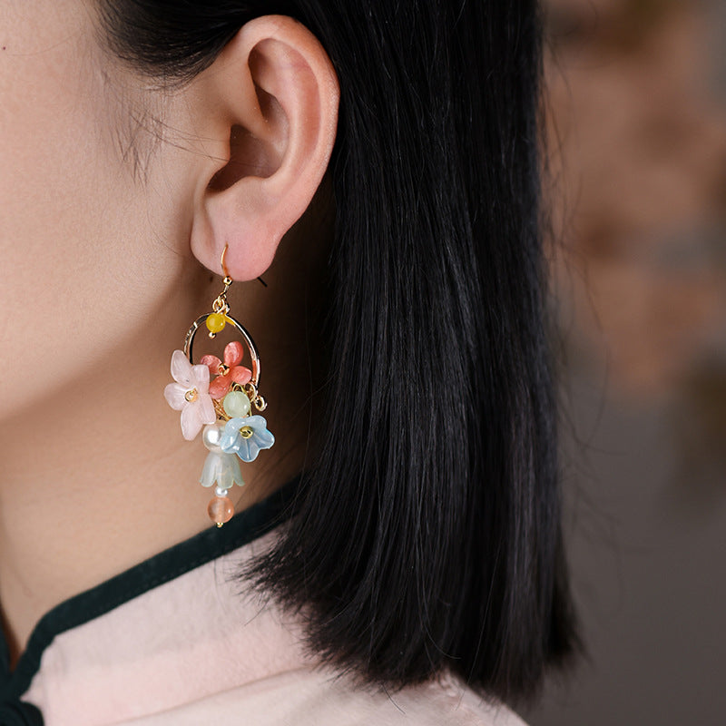 Pendientes estilo antiguo combinados con cheongsam retro