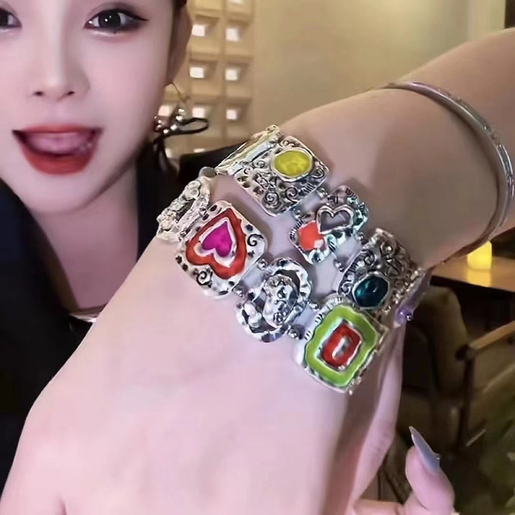Geprägtes farbiges Emaille-Armband „Hot Girl“