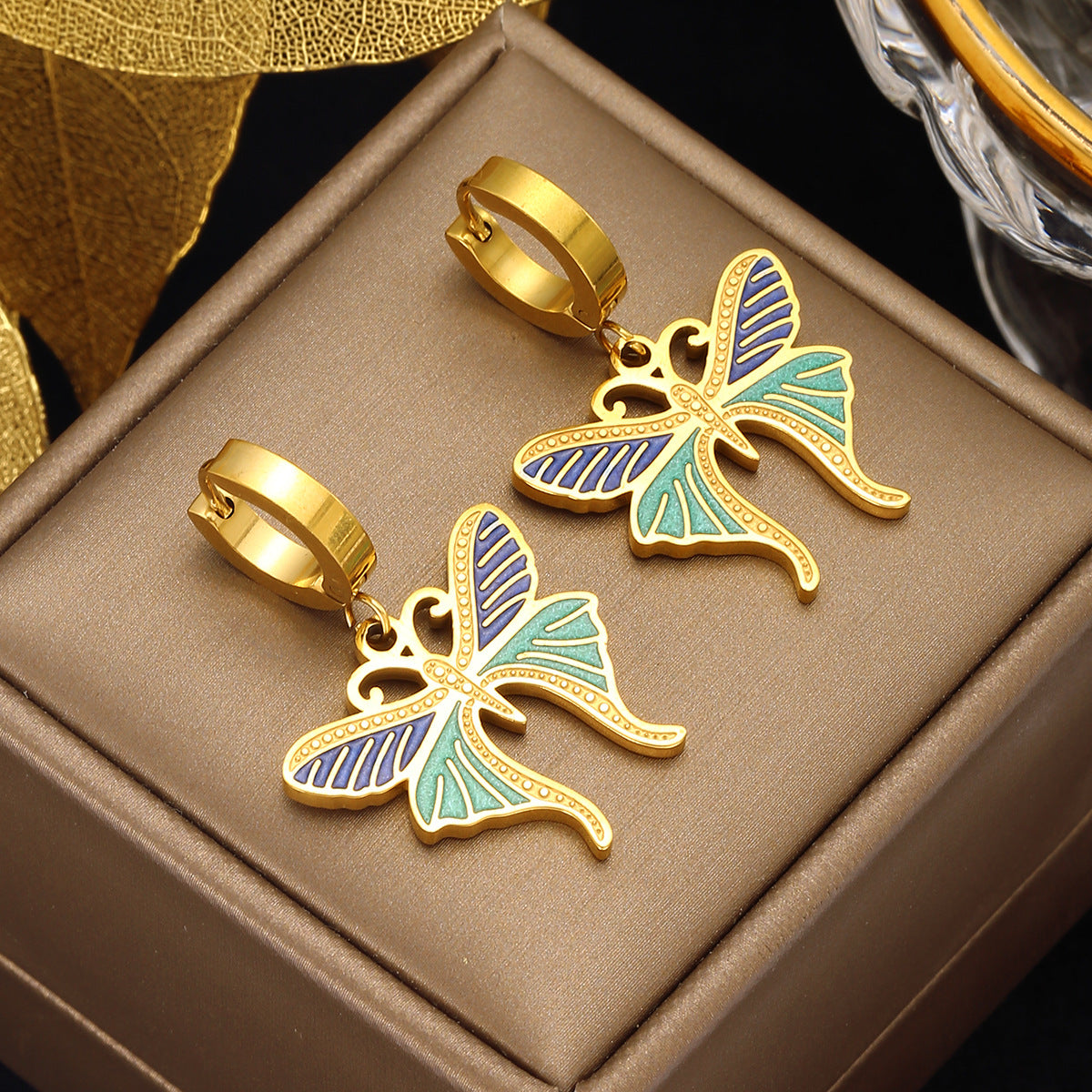 Collar de aceite colorido, pendientes de mariposa, aretes colgantes de diamantes de alta gama para personas a la moda y temperamentales.
