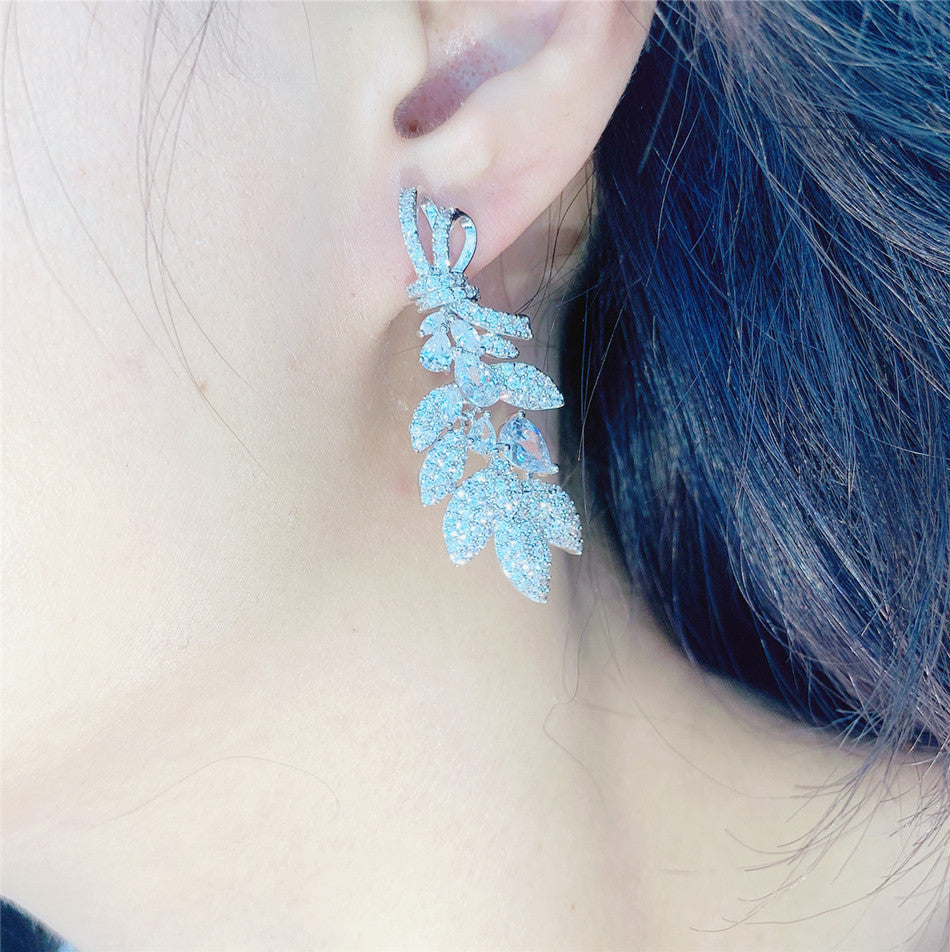 Pendientes de flor de circonita para mujer