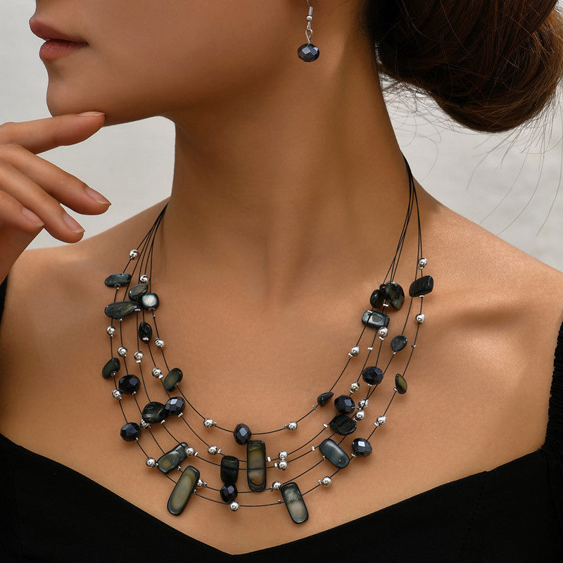Conjunto de pendientes y collar bohemio de varias capas con conchas y cristales