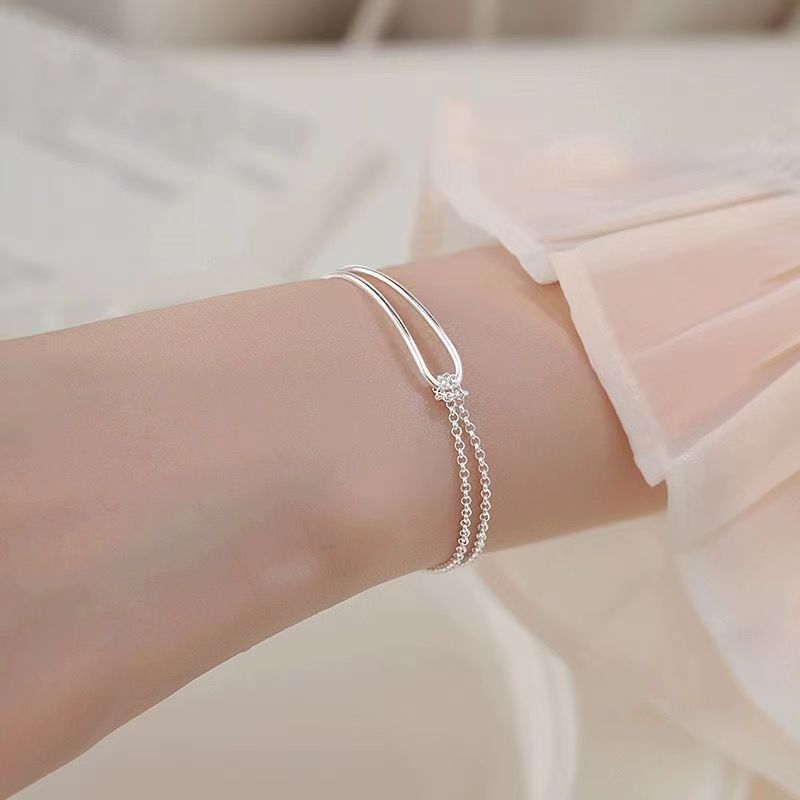 Pulsera de media cadena genial, sencilla y con personalidad.