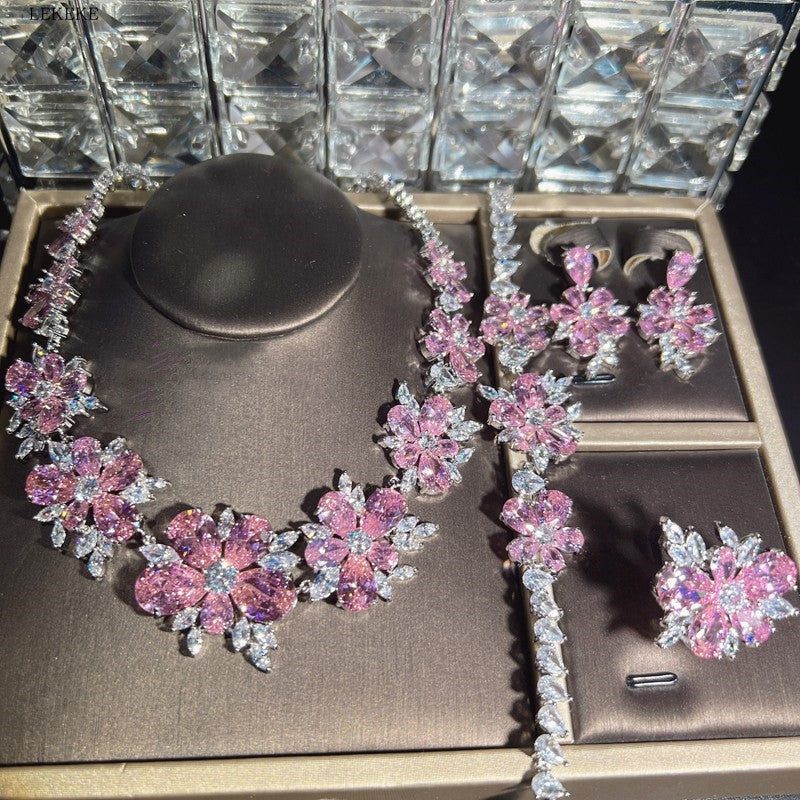 Voller Diamant Blumen Zirkon Halskette Ohrring Armband Vierteiliger Ring Set