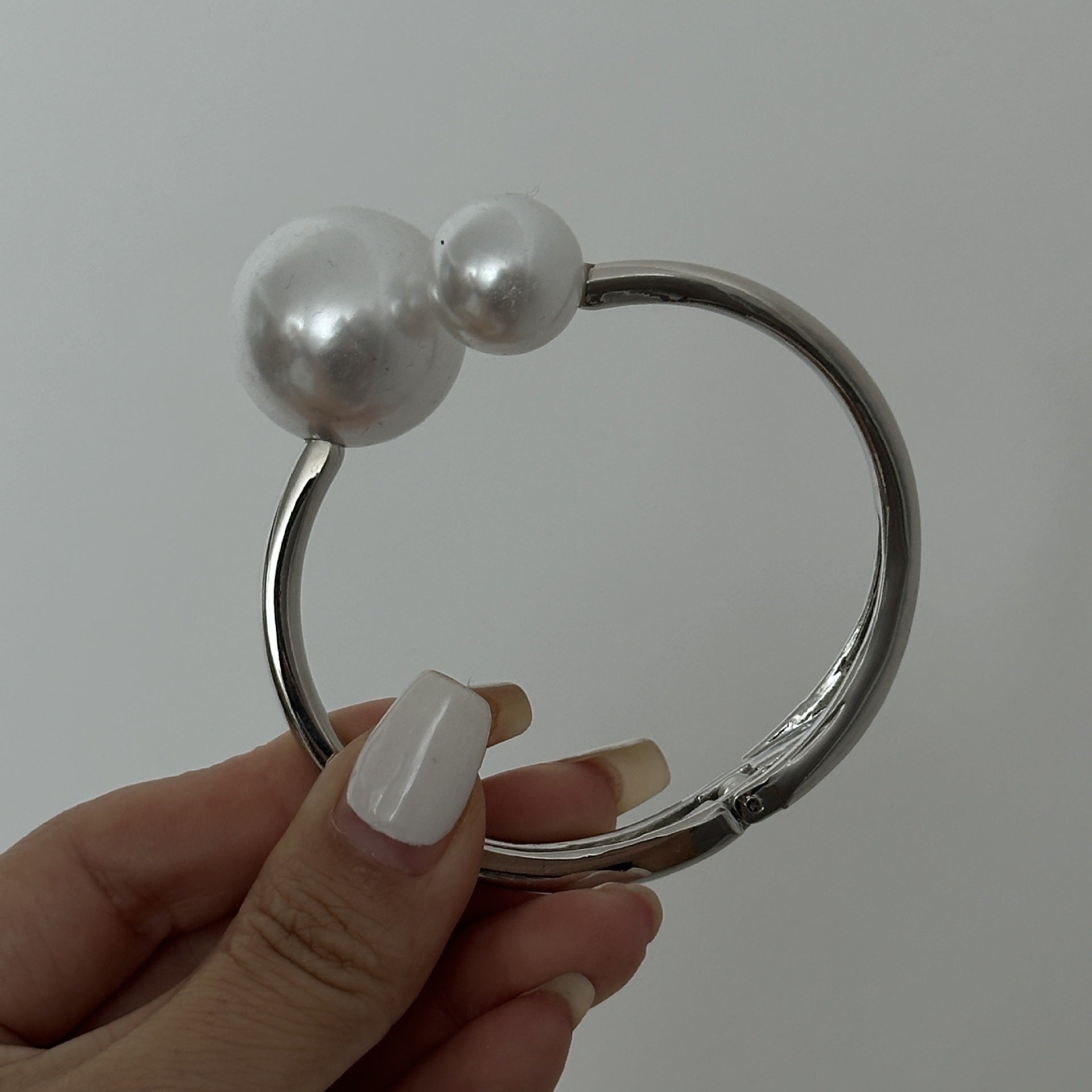 Textured Glossy Water Drop Hug Bracelet