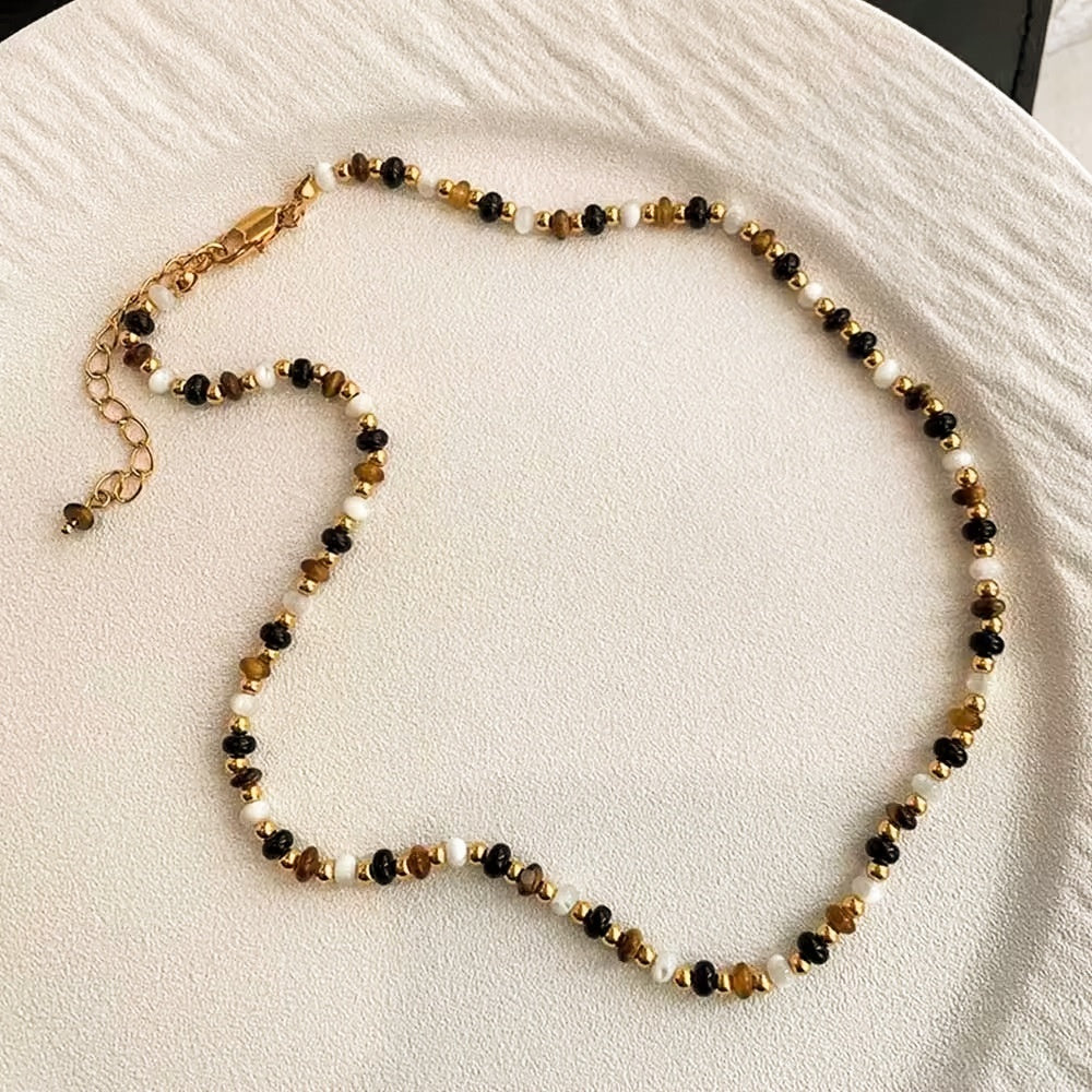 Halskette und Armband aus böhmischen Tigeraugenperlen im Retro-Stil